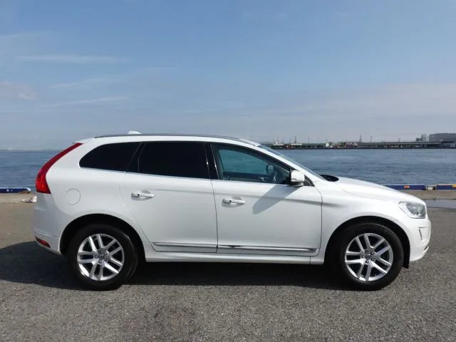 2017 VOLVO XC60 LDA-DD4204TXC